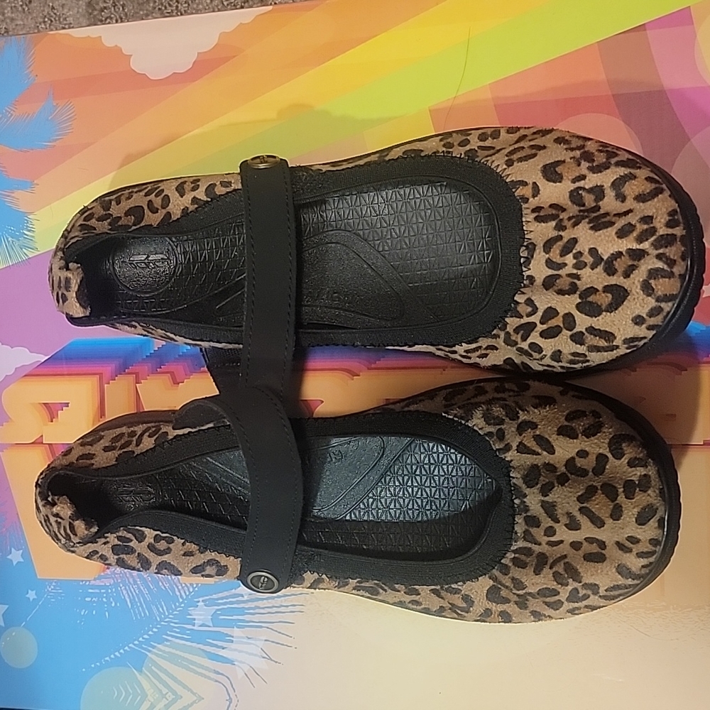 Sabara by Revitalign Driftwood Leopard Slip On Shoes Women Sz 8.5